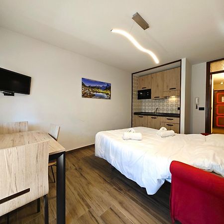 Hostdomus - City Center Apartment Сестриере Экстерьер фото