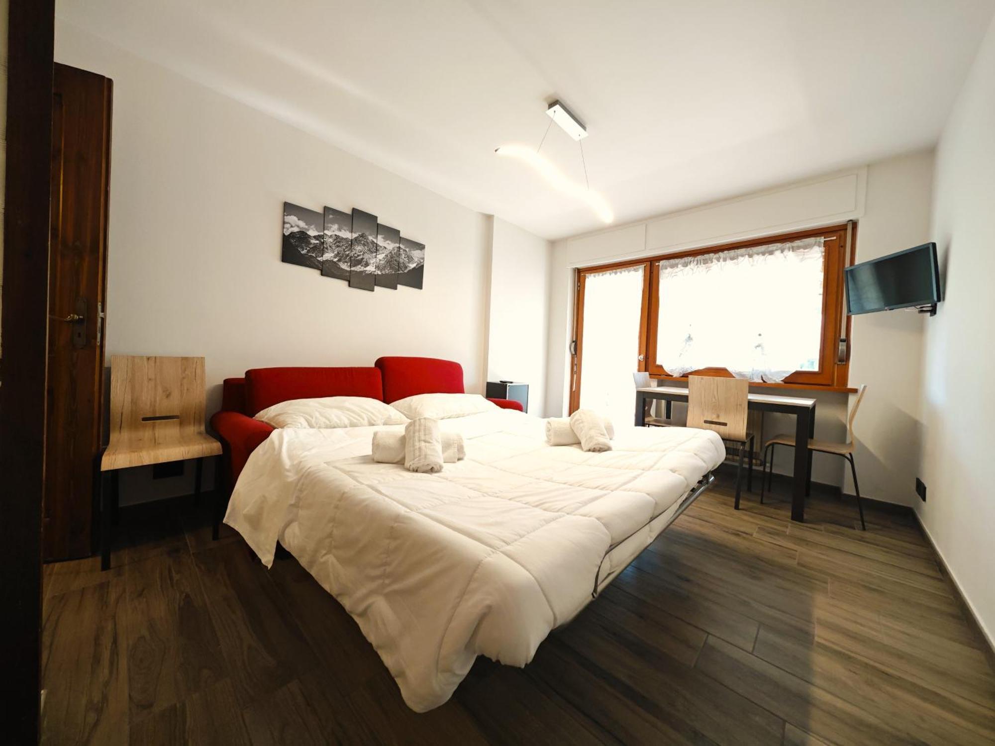 Hostdomus - City Center Apartment Сестриере Экстерьер фото