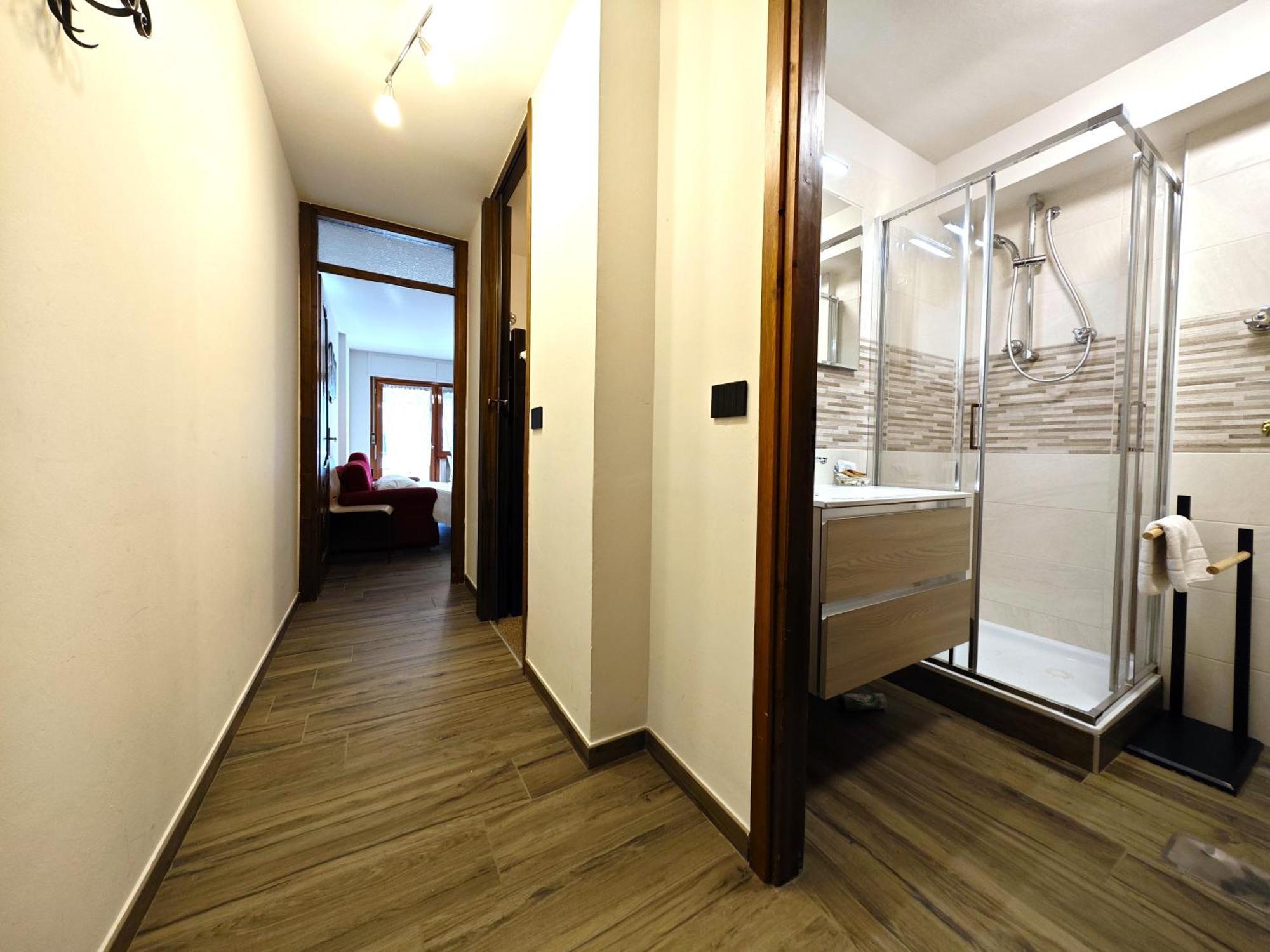 Hostdomus - City Center Apartment Сестриере Экстерьер фото