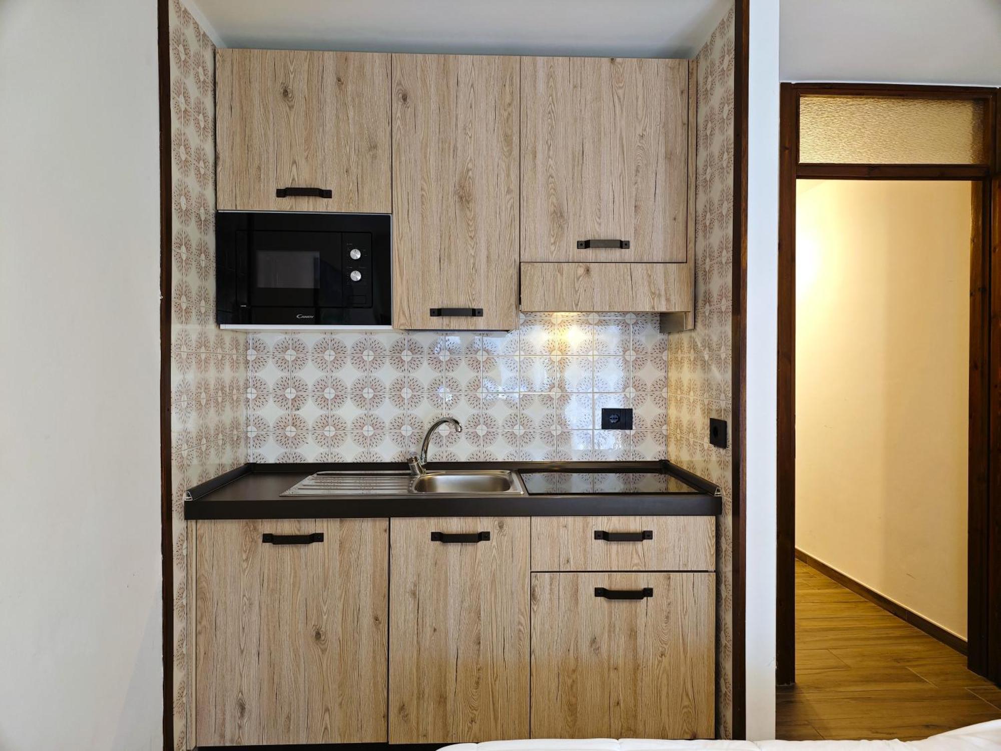 Hostdomus - City Center Apartment Сестриере Экстерьер фото
